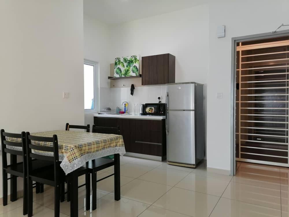 Mesahill Nilai 2 Room Condo - Fast Wifi, Amazing Pool & Tv Kültér fotó