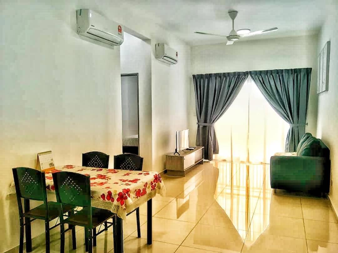 Mesahill Nilai 2 Room Condo - Fast Wifi, Amazing Pool & Tv Kültér fotó